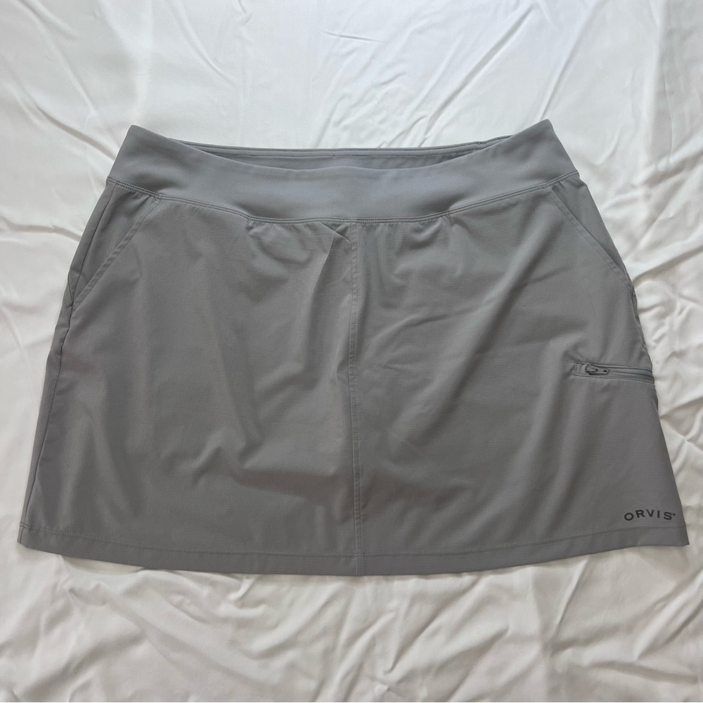 Orvis women’s gray skort. Size XL. Great condition